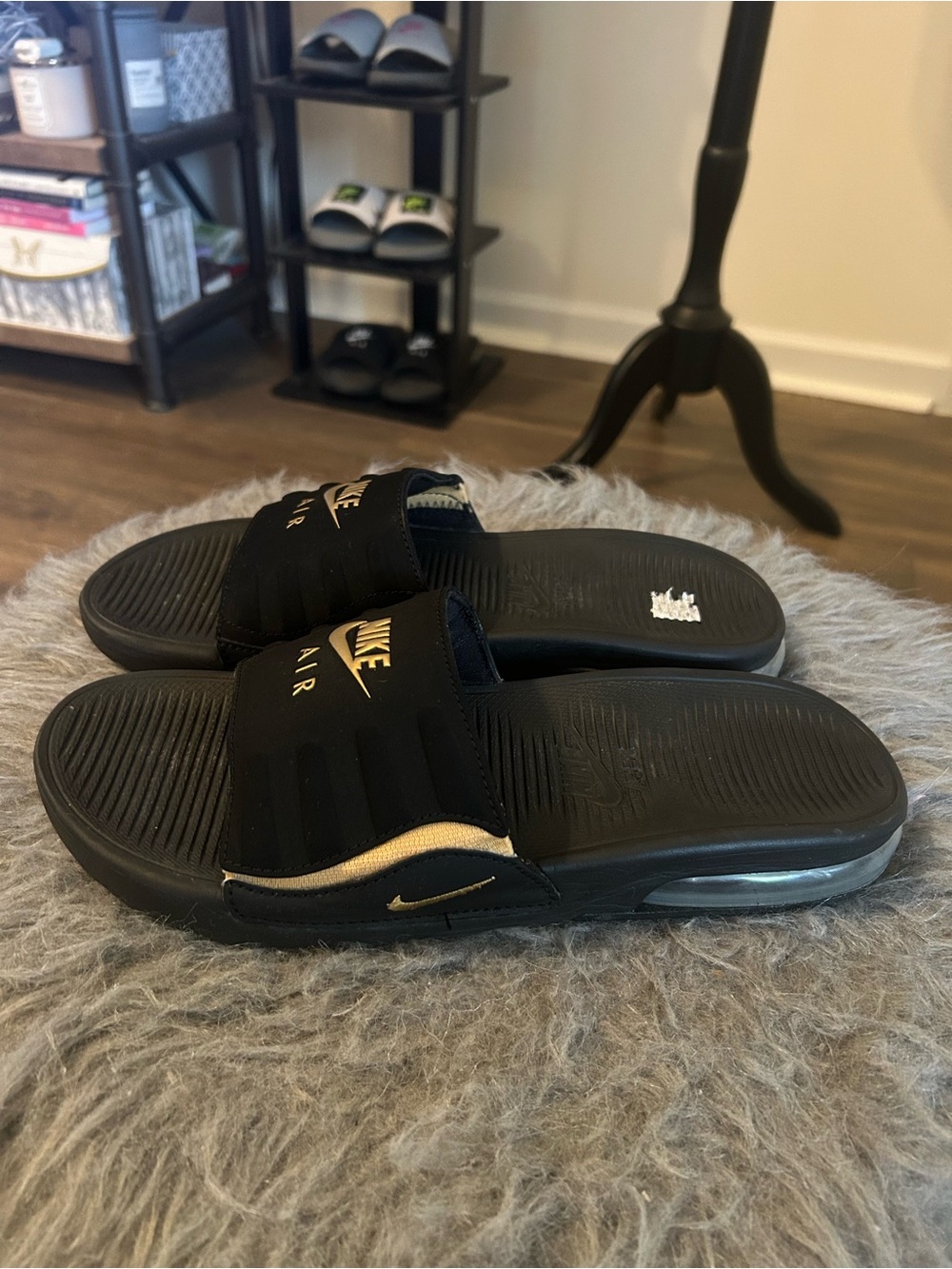 Women’s Nike Air Black and Gold Sz 8 Camden Slide Sandals - Picture 2 of 6